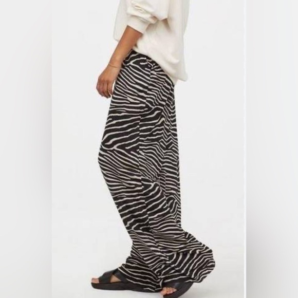 H&M viscose paper bag waist w/ self tie, animal, print wide leg pant size 14. - Picture 1 of 8